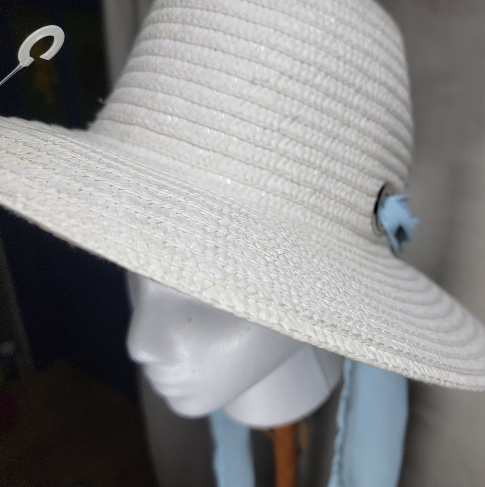 NWOT Betmar fedora style poly braid sun hat, decorative blue fabric & rivets